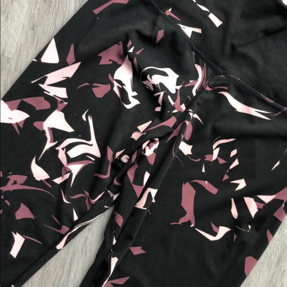 NWT Black/pink/rose colored leggings - Picture 3 of 8
